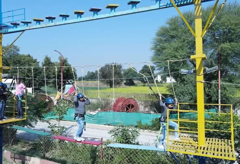 Lomakeskus Club 21by Sariska Fun City