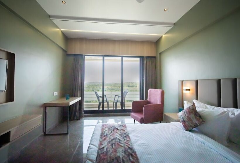 Курорт Kings Kraft Pinewood Ssan Gir