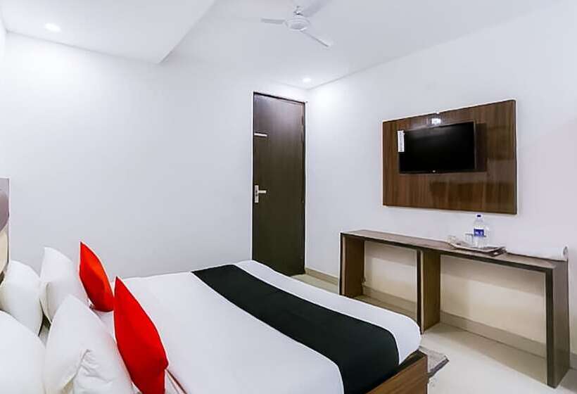 Roomshala 036 Hotel Orlov