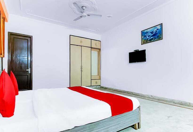 Roomshala 036 Hotel Orlov