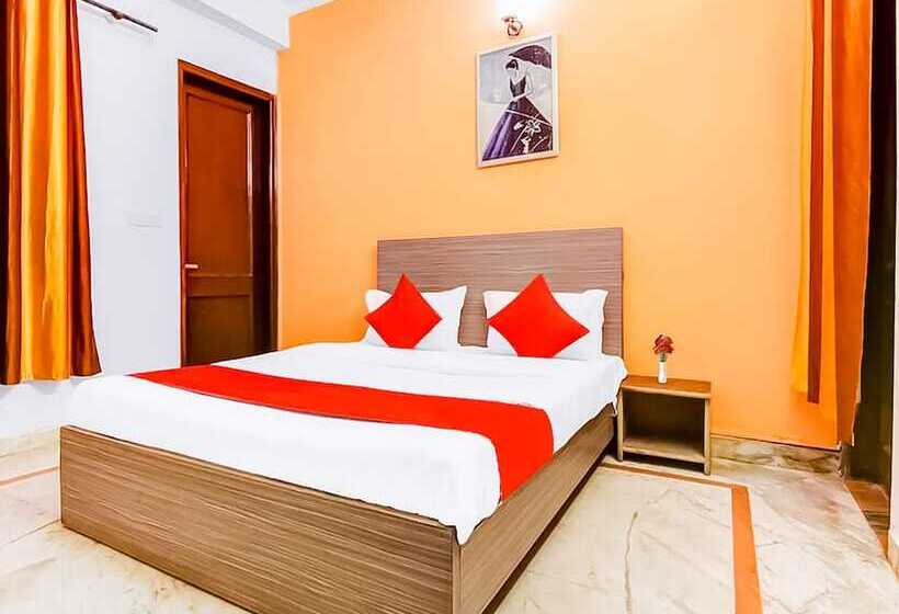 Roomshala 036 Hotel Orlov