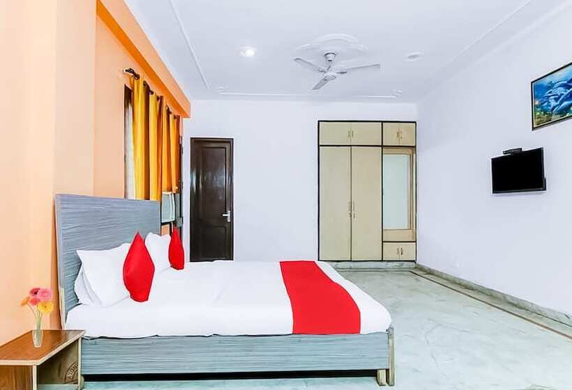 Roomshala 036 Hotel Orlov