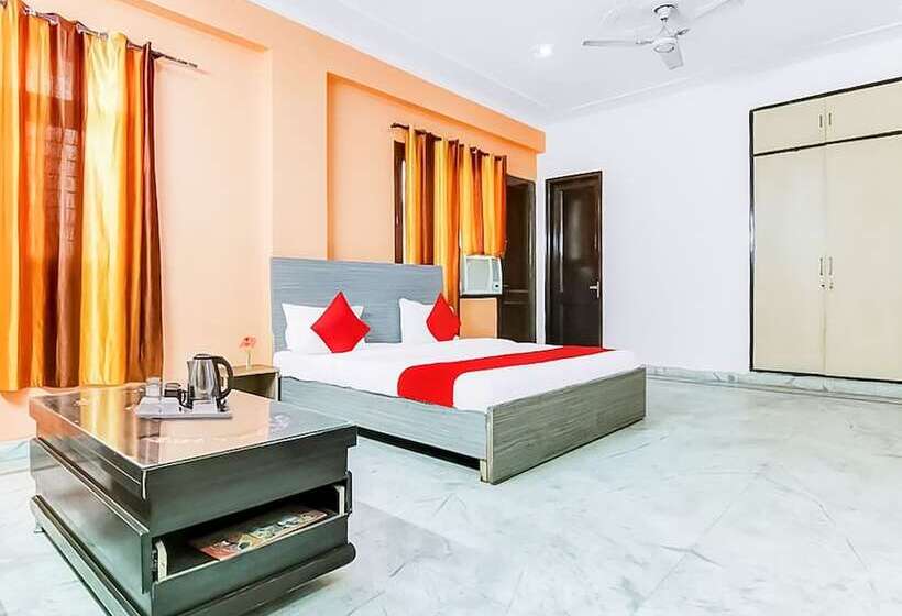 Roomshala 036 Hotel Orlov