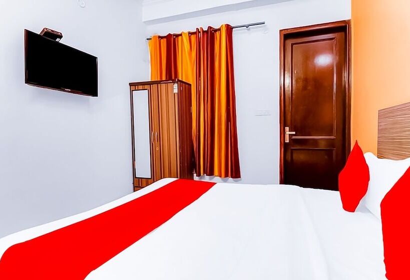 Roomshala 036 Hotel Orlov