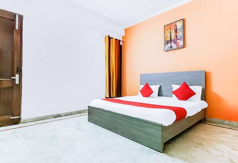 Roomshala 036 Hotel Orlov