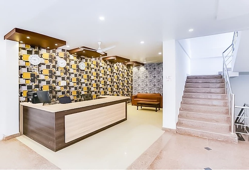 Roomshala 036 Hotel Orlov