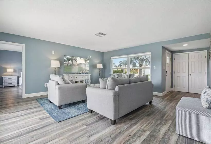106 La Riviere Rd