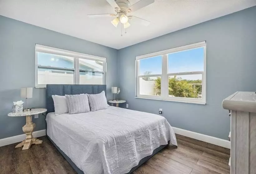106 La Riviere Rd
