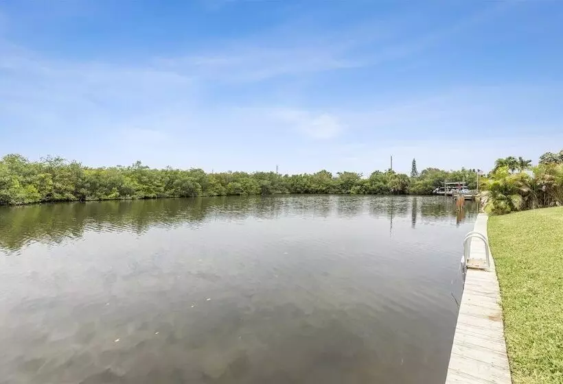 106 La Riviere Rd