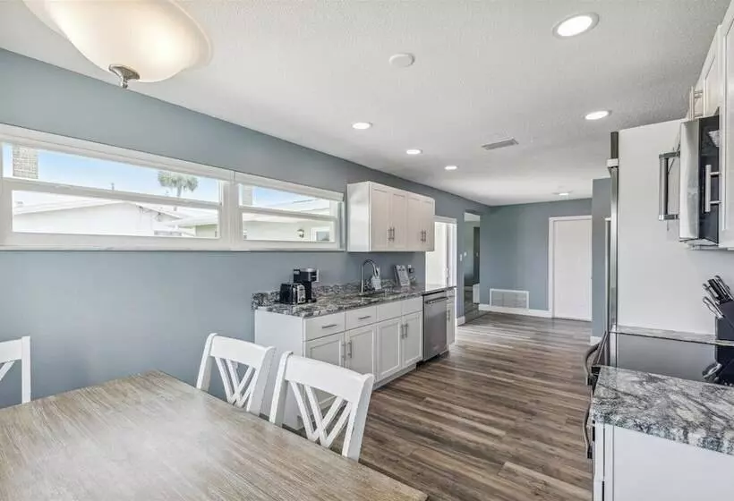 106 La Riviere Rd