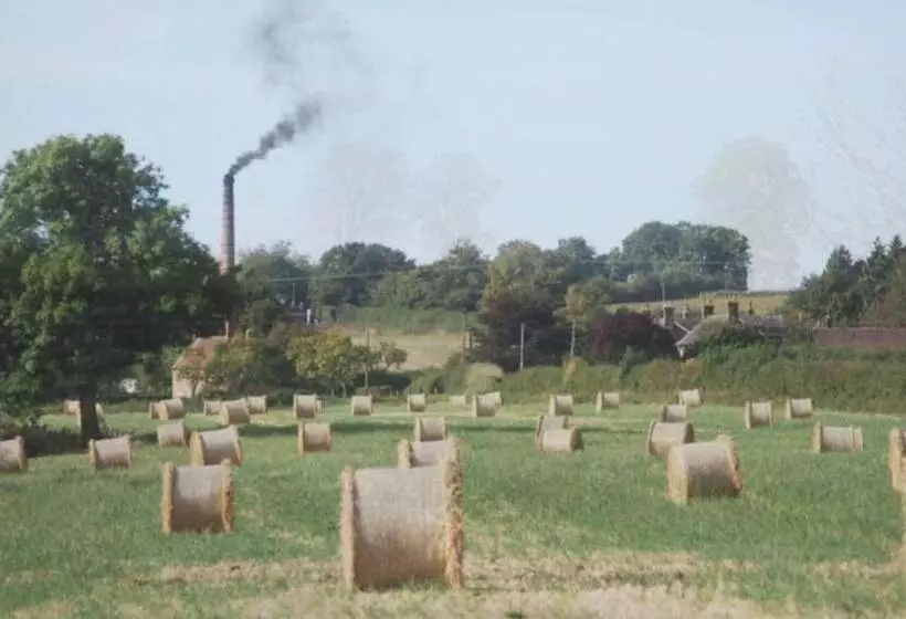 Beautifully Set 3 Bed Cottage In Marlborough