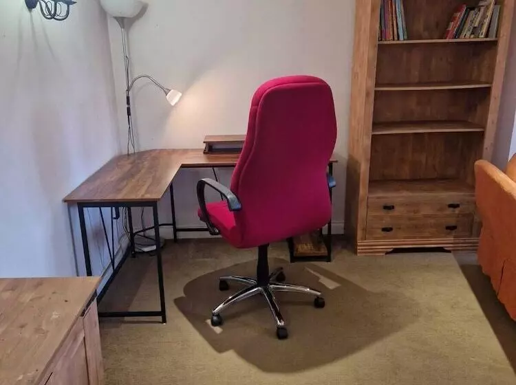 Beautifully Set 3 Bed Cottage In Marlborough