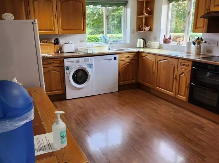 Beautifully Set 3 Bed Cottage In Marlborough