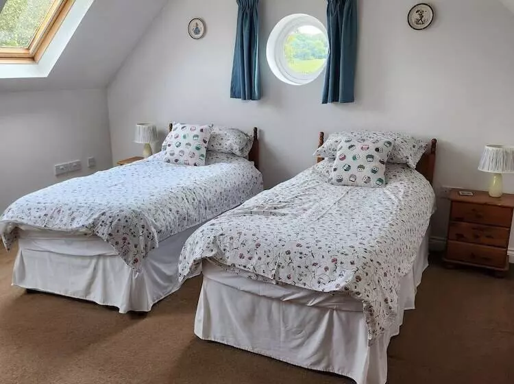 Beautifully Set 3 Bed Cottage In Marlborough