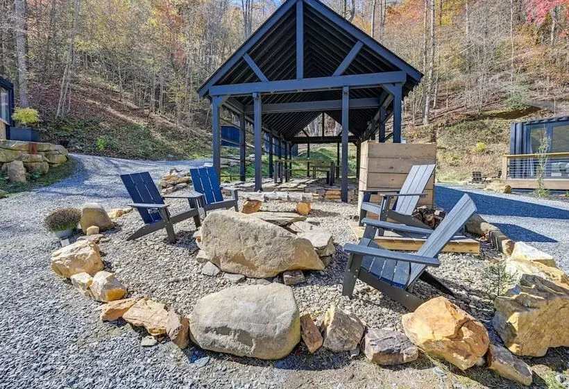 Bryson City Tiny Cabin: Hot Tub, Near River Access