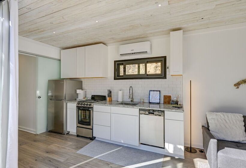 Bryson City Tiny Cabin: Hot Tub, Near River Access