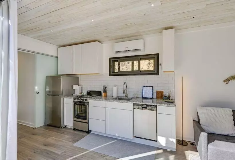 Bryson City Tiny Cabin: Hot Tub, Near River Access