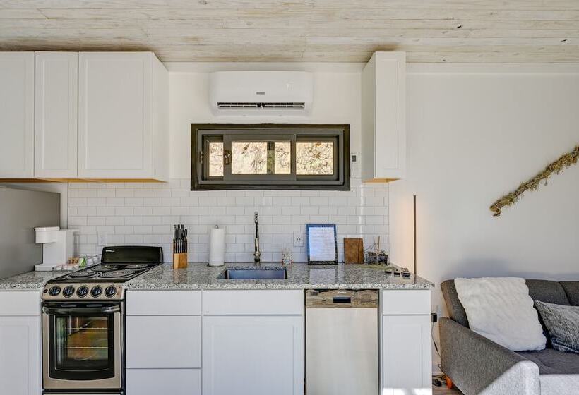 Bryson City Tiny Cabin: Hot Tub, Near River Access