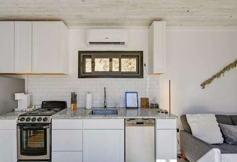 Bryson City Tiny Cabin: Hot Tub, Near River Access