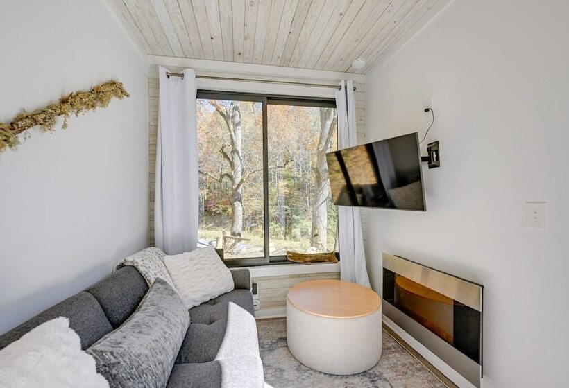 Bryson City Tiny Cabin: Hot Tub, Near River Access