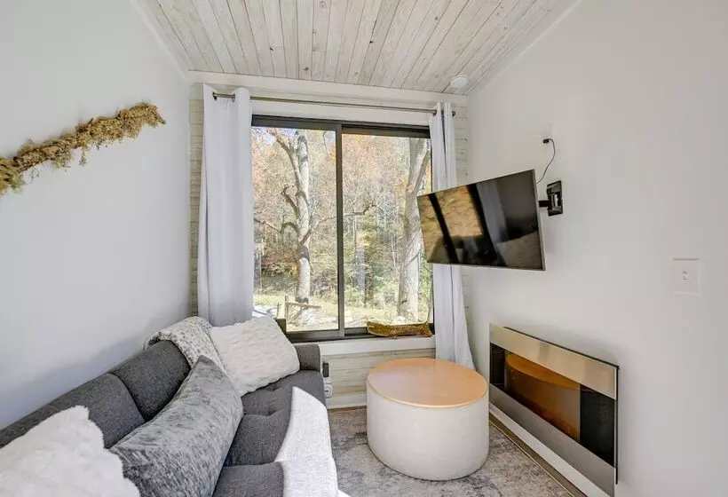 Bryson City Tiny Cabin: Hot Tub, Near River Access