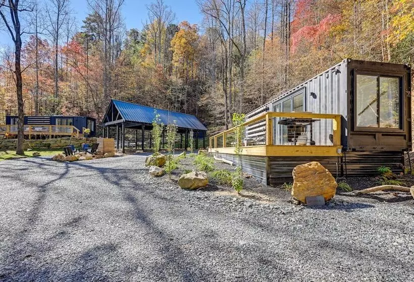 Bryson City Tiny Cabin: Hot Tub, Near River Access