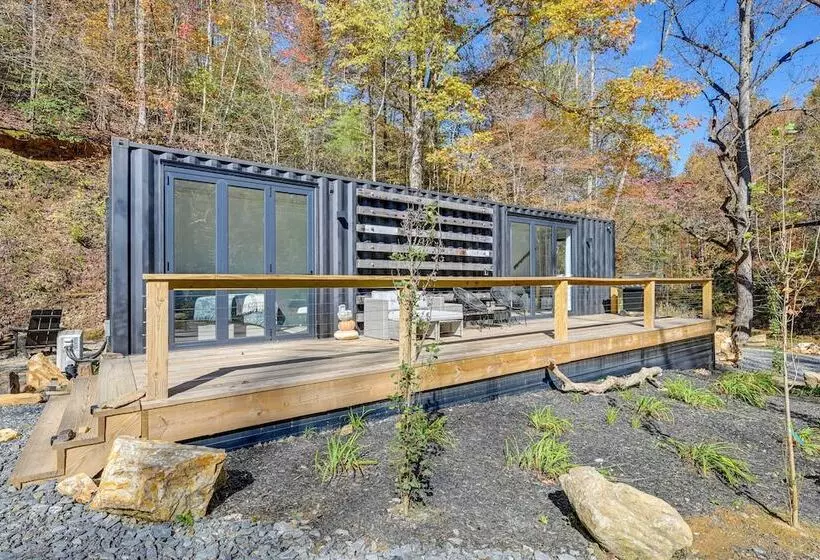 Bryson City Tiny Cabin: Hot Tub, Near River Access