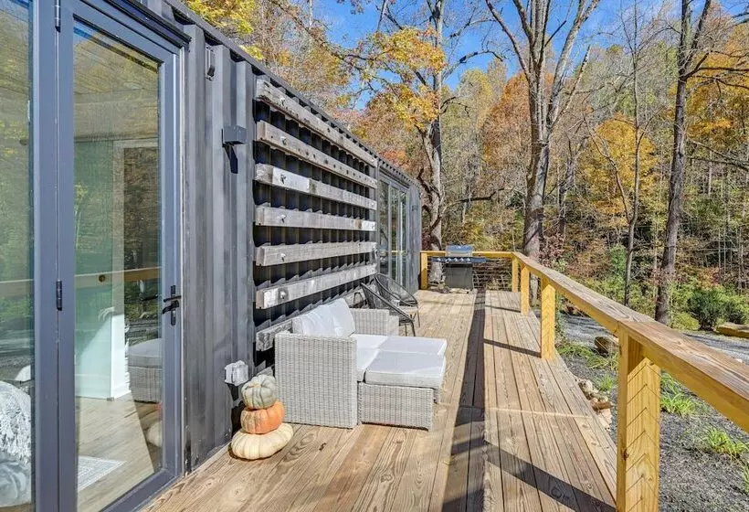 Bryson City Tiny Cabin: Hot Tub, Near River Access