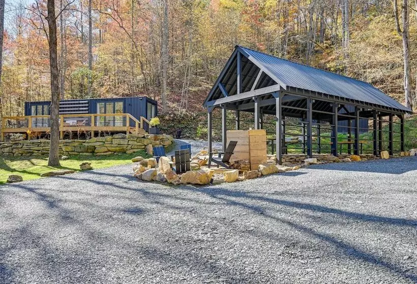 Bryson City Tiny Cabin: Hot Tub, Near River Access
