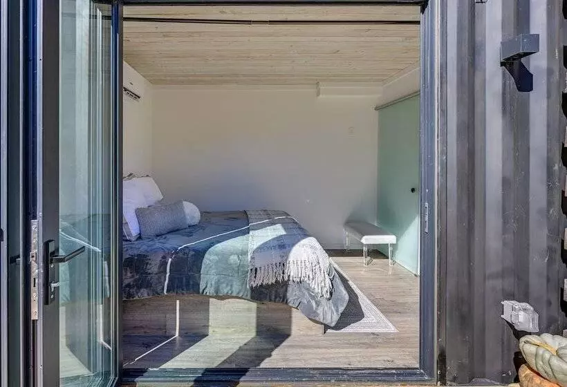 Bryson City Tiny Cabin: Hot Tub, Near River Access