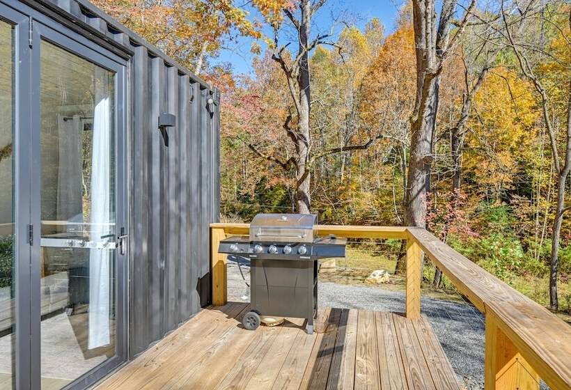 Bryson City Tiny Cabin: Hot Tub, Near River Access