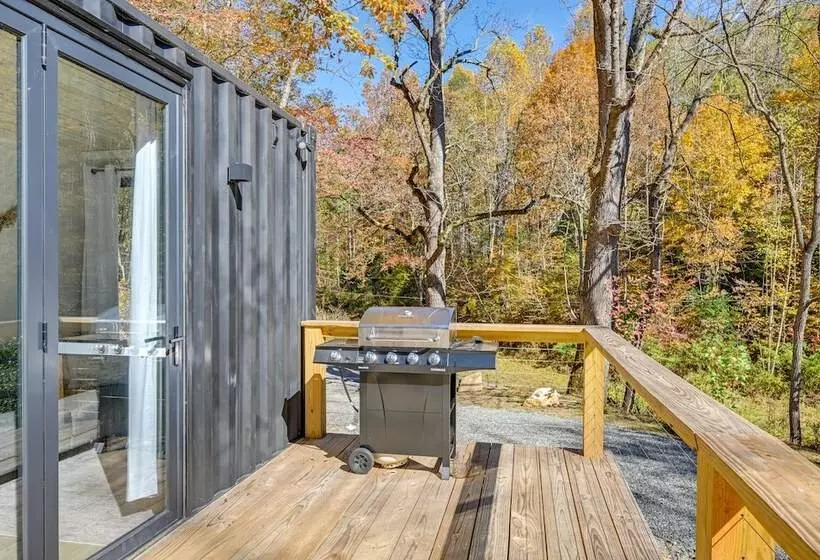 Bryson City Tiny Cabin: Hot Tub, Near River Access