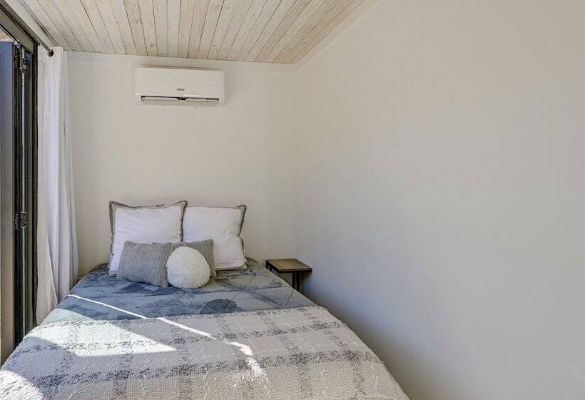 Bryson City Tiny Cabin: Hot Tub, Near River Access