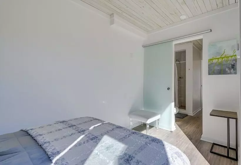 Bryson City Tiny Cabin: Hot Tub, Near River Access