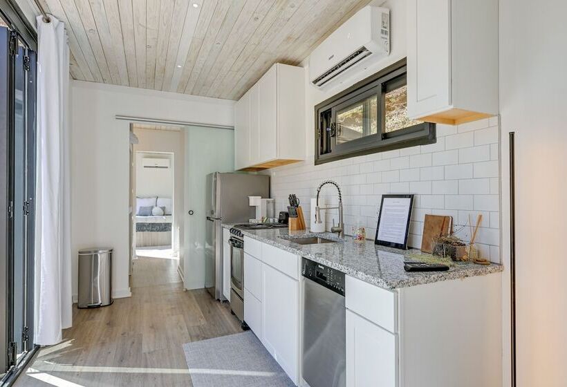 Bryson City Tiny Cabin: Hot Tub, Near River Access