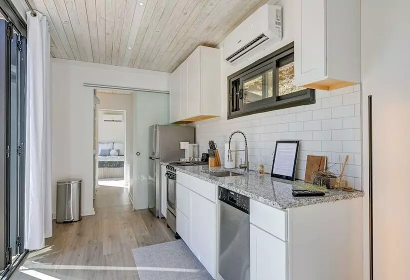 Bryson City Tiny Cabin: Hot Tub, Near River Access