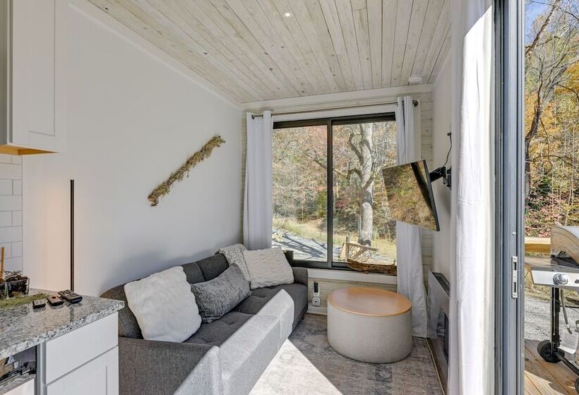 Bryson City Tiny Cabin: Hot Tub, Near River Access