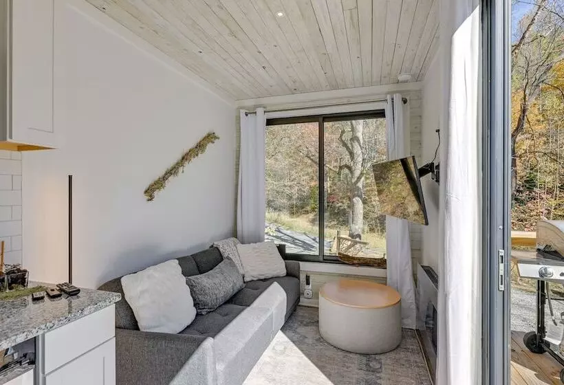 Bryson City Tiny Cabin: Hot Tub, Near River Access