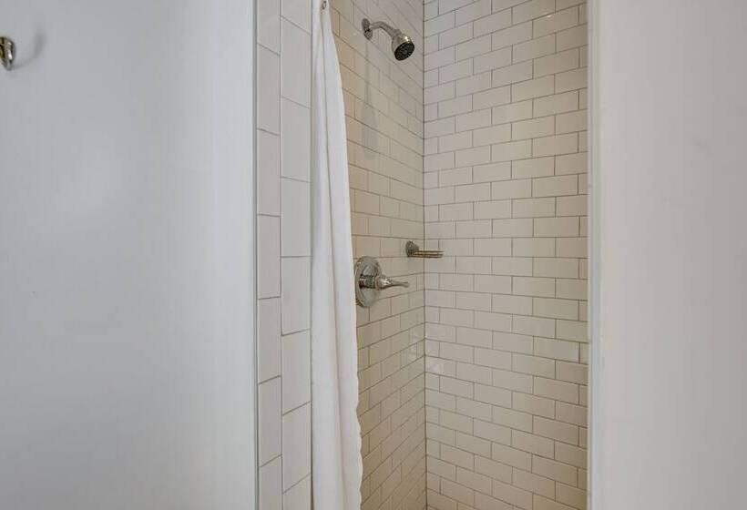 Bryson City Tiny Cabin: Hot Tub, Near River Access