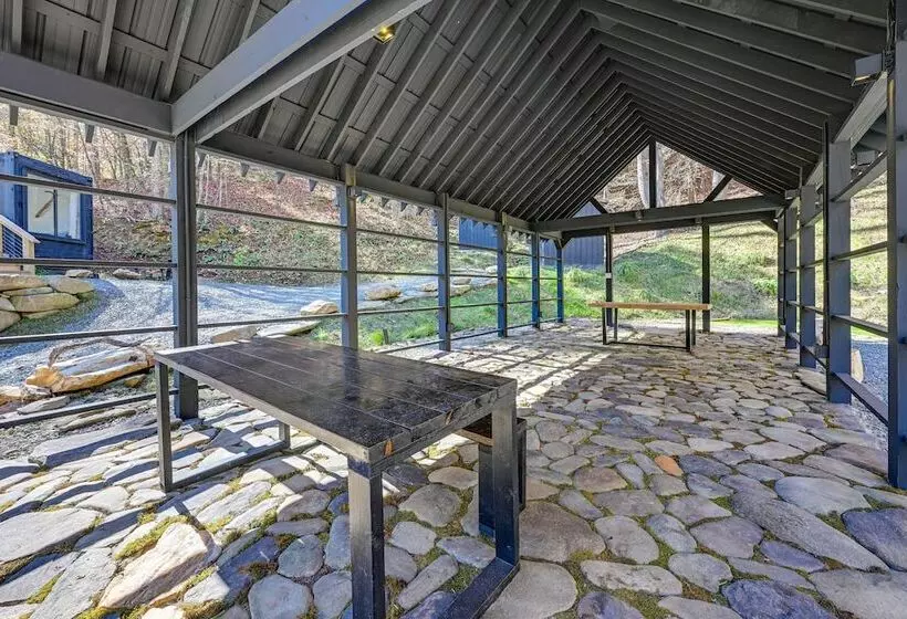 Bryson City Tiny Cabin: Hot Tub, Near River Access