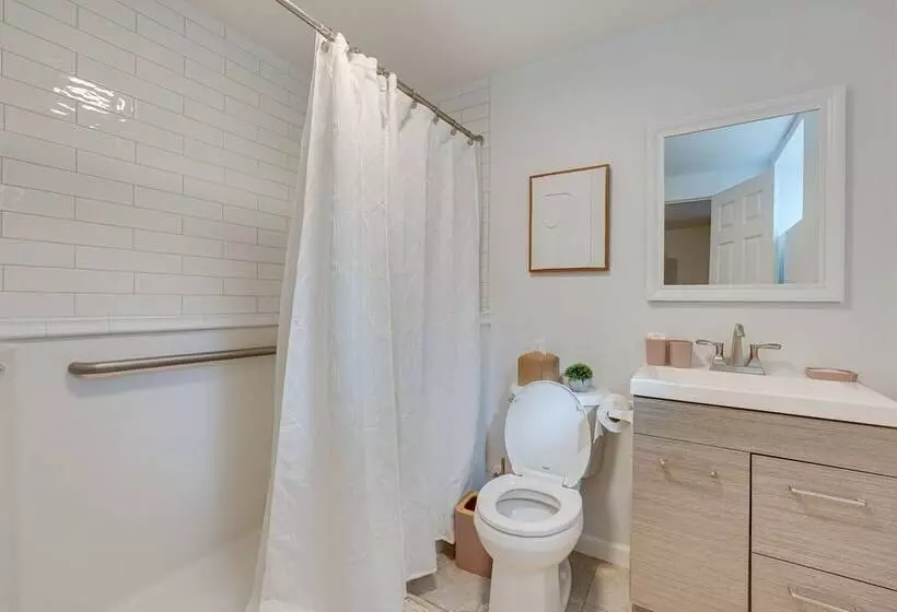 Cozy New York Escape W/ Hot Tub, Sauna & Deck!