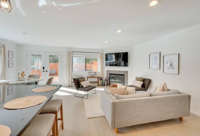 Cozy New York Escape W/ Hot Tub, Sauna & Deck!