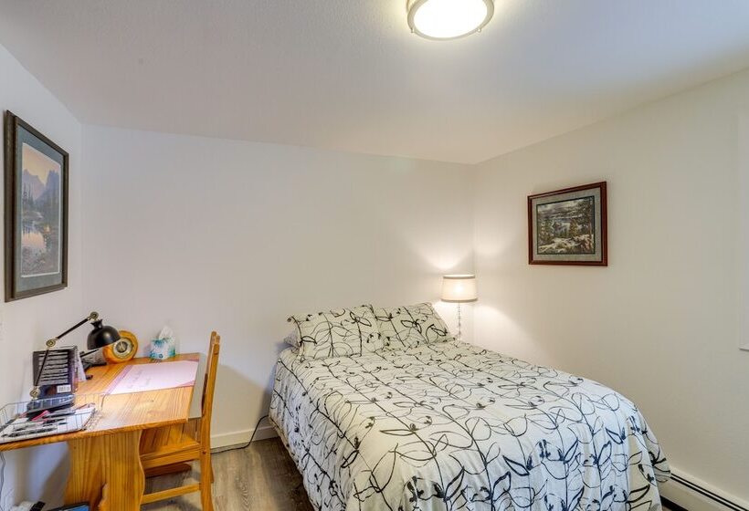 Cozy North Pole Home W/ Mountain & Aurora Views!