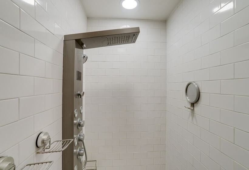 Cozy North Pole Home W/ Mountain & Aurora Views!