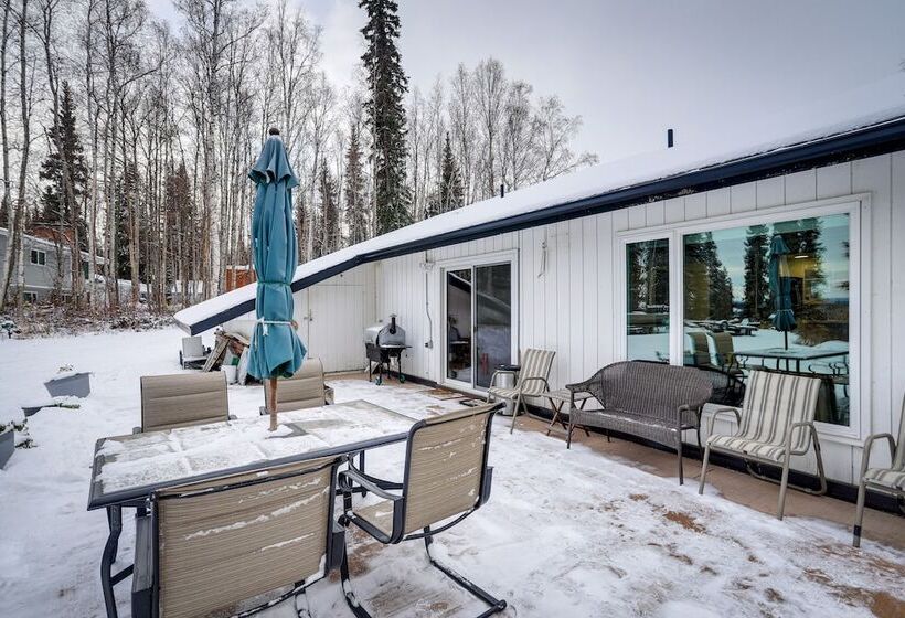 Cozy North Pole Home W/ Mountain & Aurora Views!