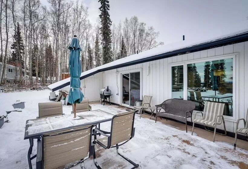 Cozy North Pole Home W/ Mountain & Aurora Views!
