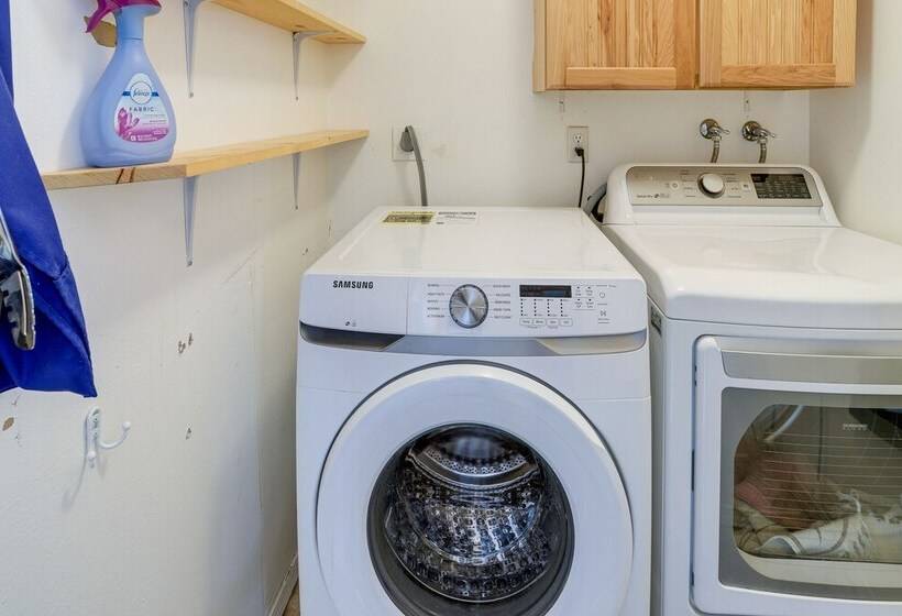 Cozy North Pole Home W/ Mountain & Aurora Views!