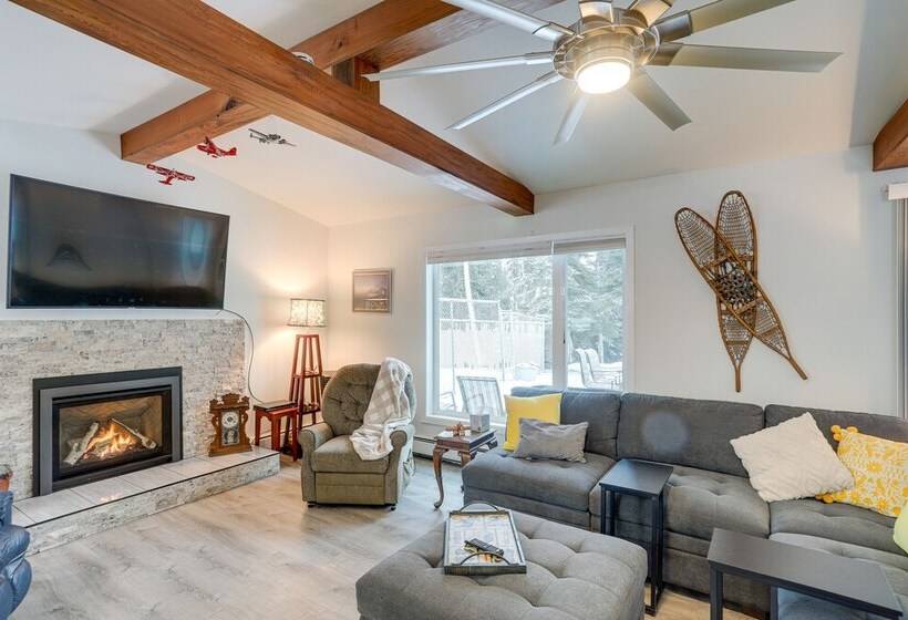 Cozy North Pole Home W/ Mountain & Aurora Views!