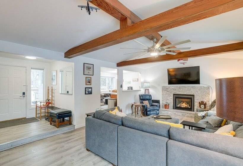 Cozy North Pole Home W/ Mountain & Aurora Views!