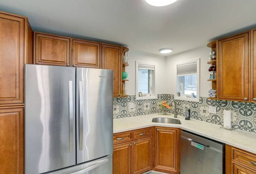 Cozy North Pole Home W/ Mountain & Aurora Views!